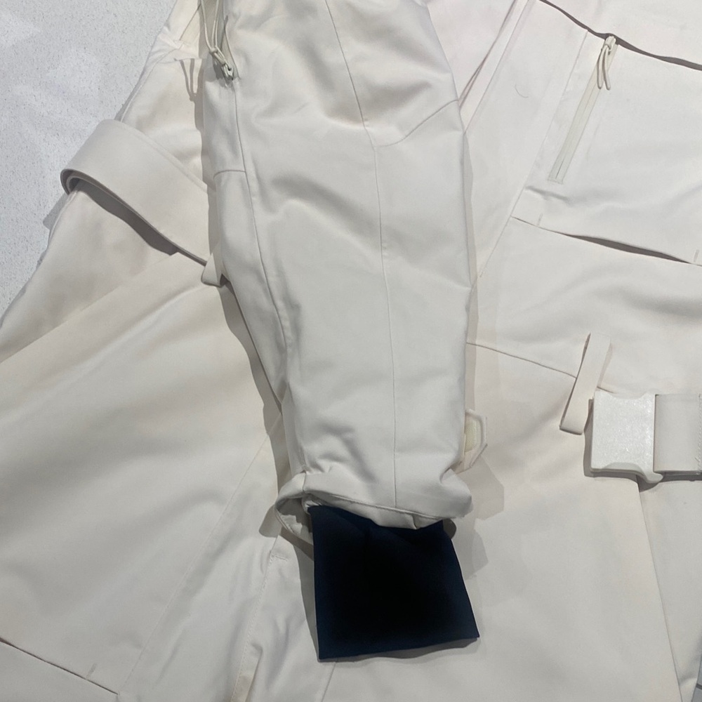 Women's Cream Ski & Snow Jacket - Picture 7 of 16